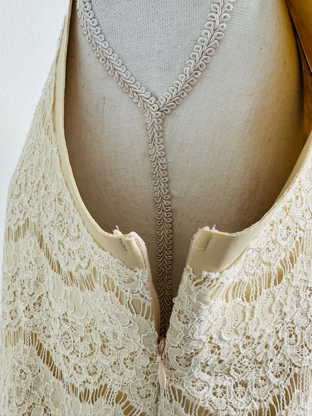 Hazelhaze Sleeveless Cream Lace Top Size Large - Picture 6 of 10